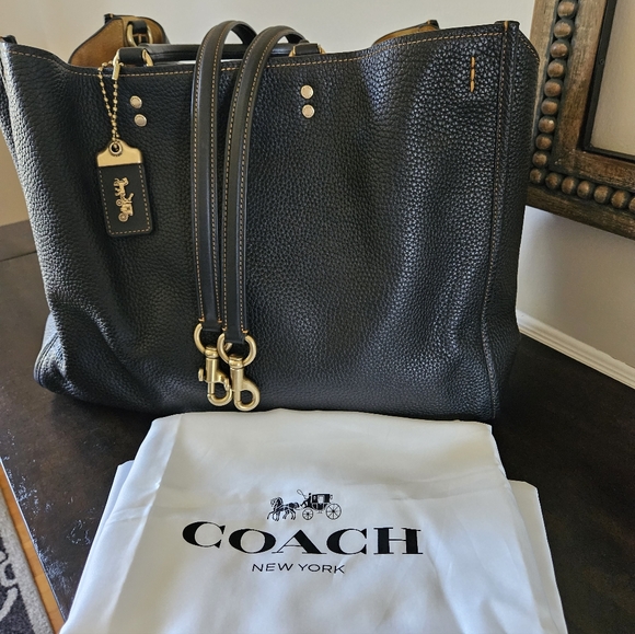 COACH ROGUE 39 - Picture 2 of 16